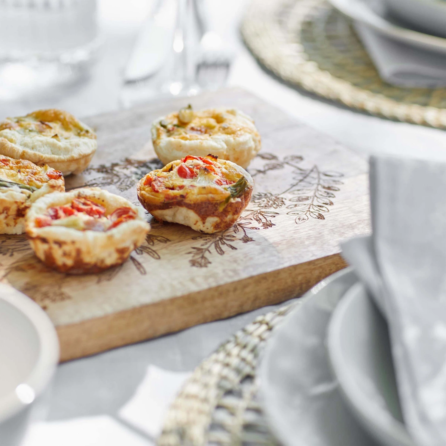 Schneidebrett Blumen L 35 X B 22cm FINE CUT In Braun – Bild 2